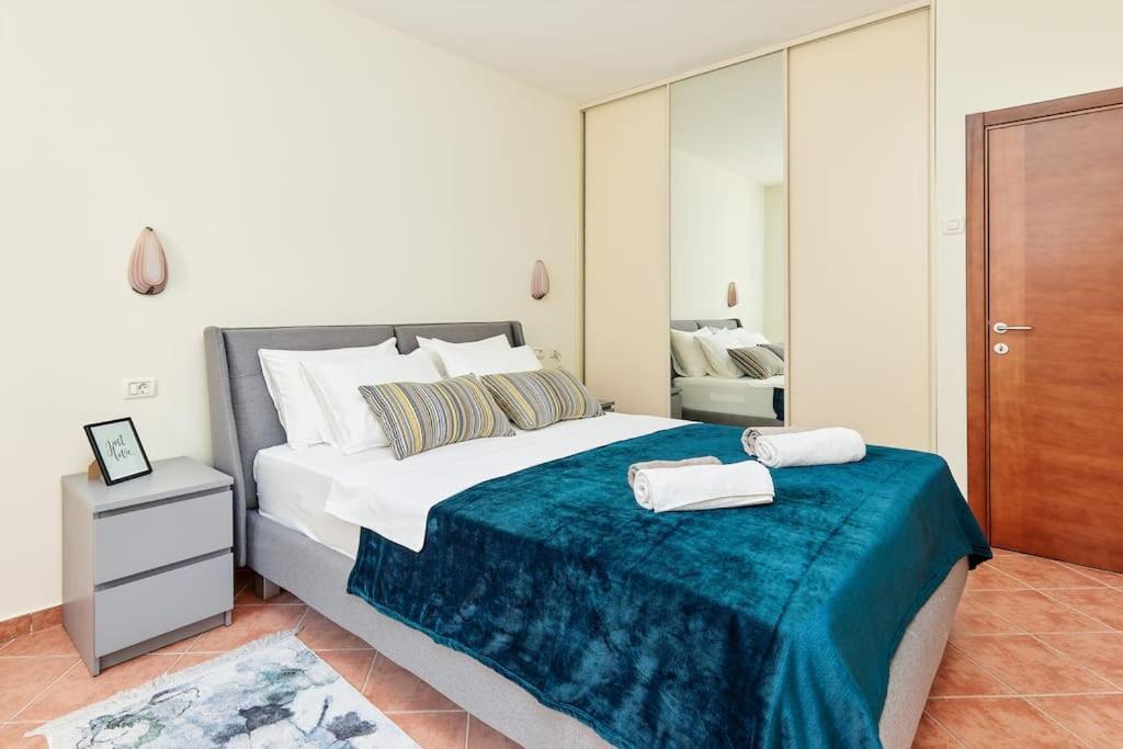 1-bedroom Flat On The Main Square In The Old Town Kotor