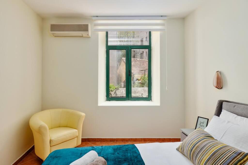 1-bedroom Flat On The Main Square In The Old Town Apartman *