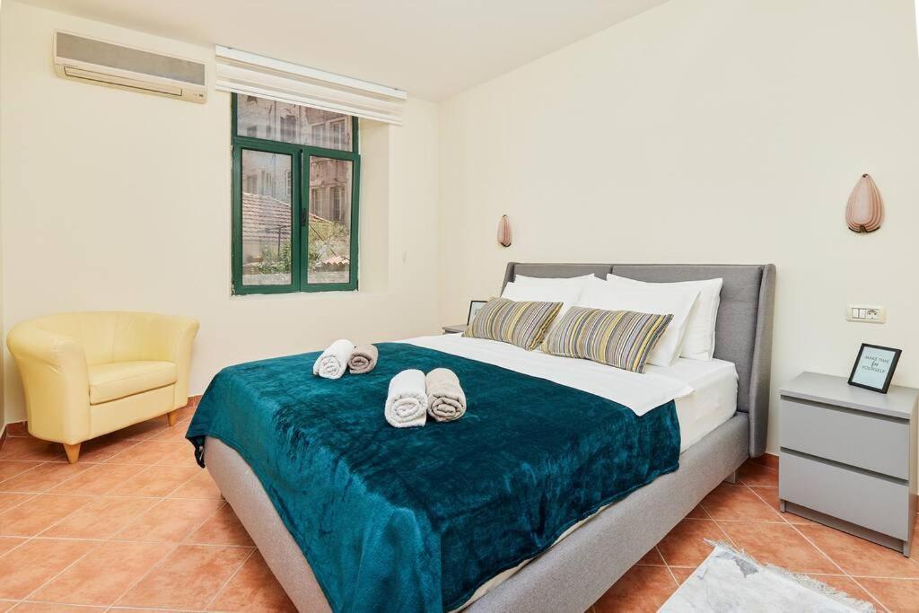 1-bedroom Flat On The Main Square In The Old Town Kotor