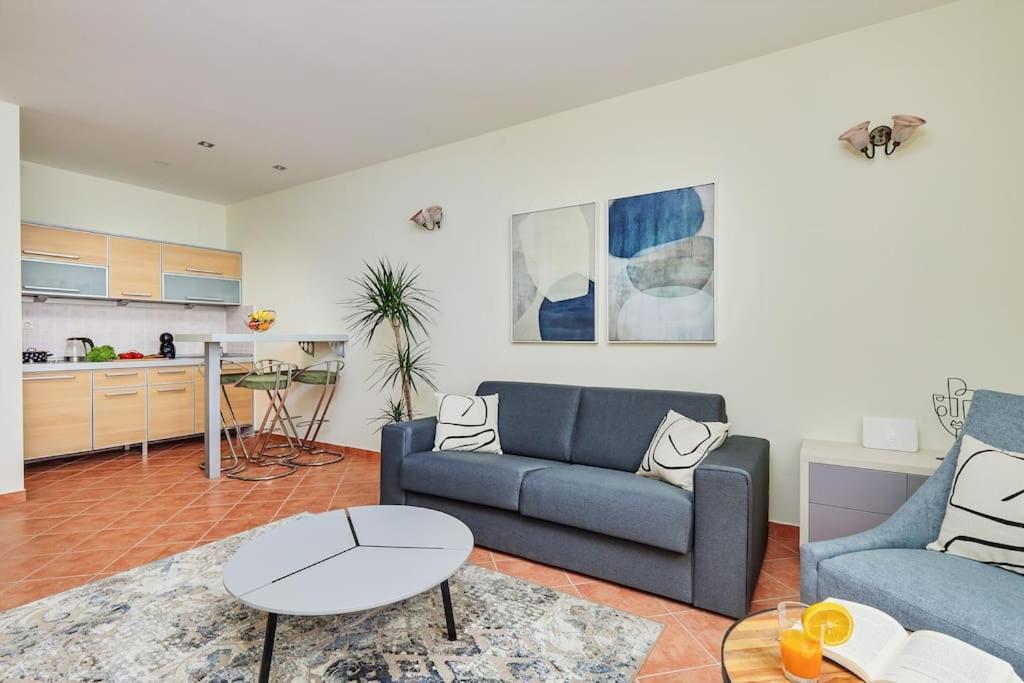 1-bedroom Flat On The Main Square In The Old Town Apartman