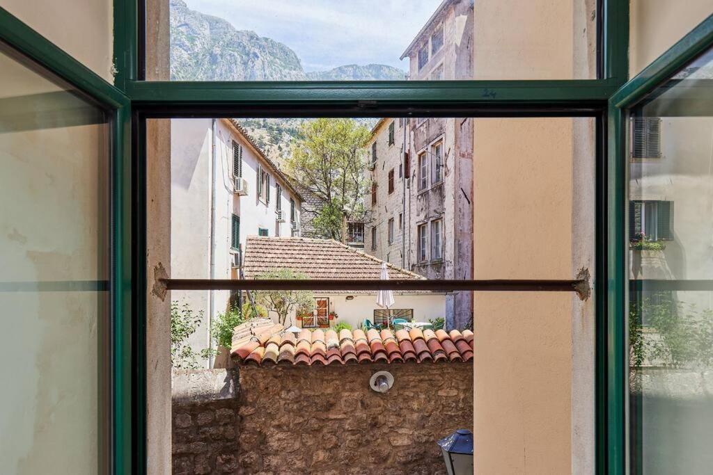 1-bedroom Flat On The Main Square In The Old Town Apartman *